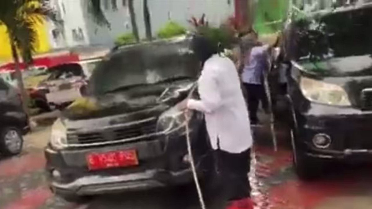 Ini ngapain sih divideoin, padahal cuci mobil mah cuci mobil aja ya 😅 Makin kesini makin kesana dah 😅