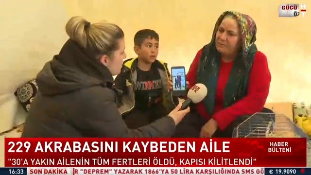 Depremde 229 kişiyi kaybettiler... Acılı aile, akrabalarını peş peşe toprağa verdi. Habertürk TV Muhabiri Gizem Türemen ve Kameraman Özgür Balaban'ın haberi.