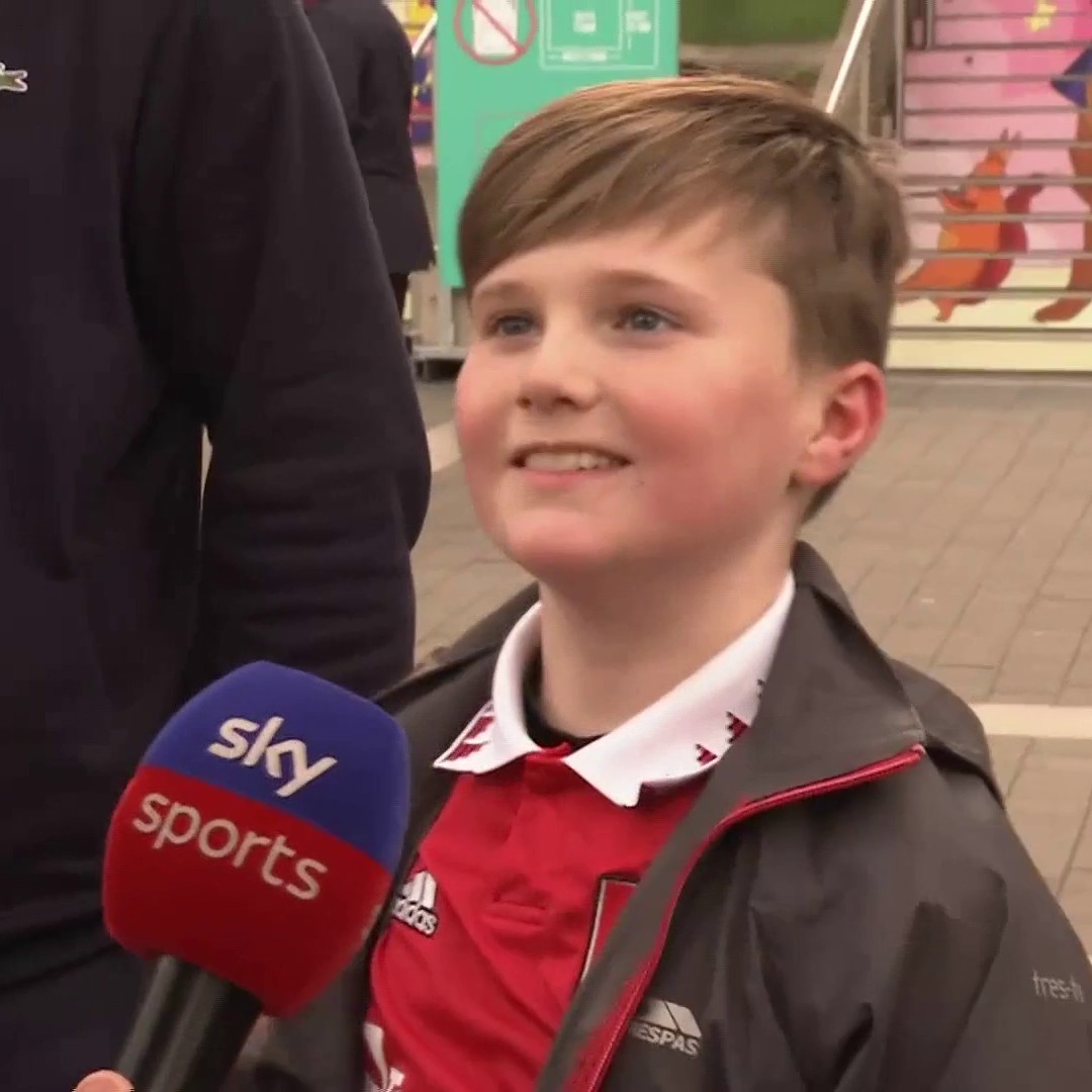 "I'm a time traveller!" 🔮 This Manchester United fan has seen the League Cup final before...🏅🔴