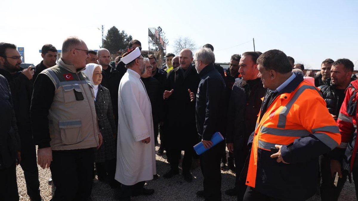İçişleri Bakanımız Sayın Süleyman Soylu ile birlikte Malatya Doğanşehir'de kurulan konteyner kentte deprem mağduru vatandaşlarımızı ziyaret ederek, geçmiş olsun dileklerimizi ilettik.
