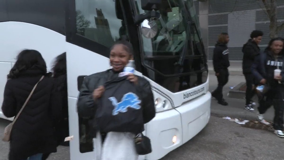 The #Lions, along with ATHLETES FOR CHARITY and Metro-Detroit Black Business Alliance, took students from several Detroit high schools on a bus tour to visit notable Black-owned businesses around the city as part of our Black History Month programming. #LionsBHM