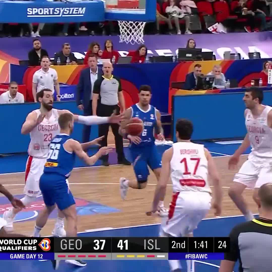 Basketball is a team sport. ๐ #FIBAWC x #WinForIceland