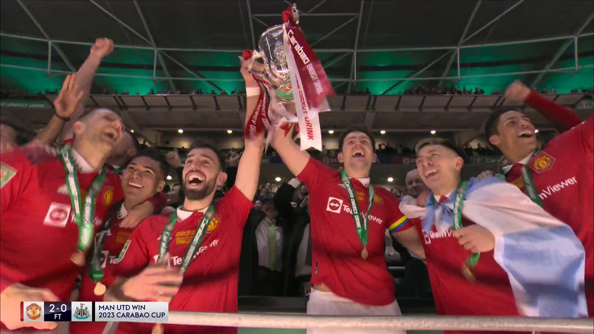 Manchester United lifting the Carabao Cup — first trophy under Erik ten Hag 🏆🔴 #MUFC @FootballDaily 🎥