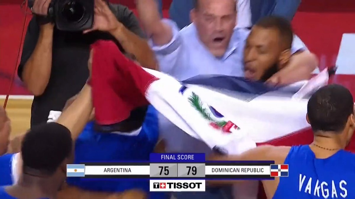 🇩🇴 HISTORY 🇩🇴 Dominican Republic 𝗦𝗛𝗢𝗖𝗞 Argentina on the road to punch their ticket to the World Cup 😱 #FIBAWC x #WinForDominicana