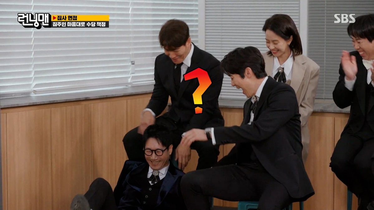 뜻밖의 몸개그 오늘도 안쓰러운 집사 지석삼🤣 SBS <런닝맨> ☞ [일] 오후 6시 20분 #런닝맨 #RunningMan #RunningManClip #유재석 #지석진 #김종국 #하하 #송지효 #전소민 #양세찬 #차태현 #유연석