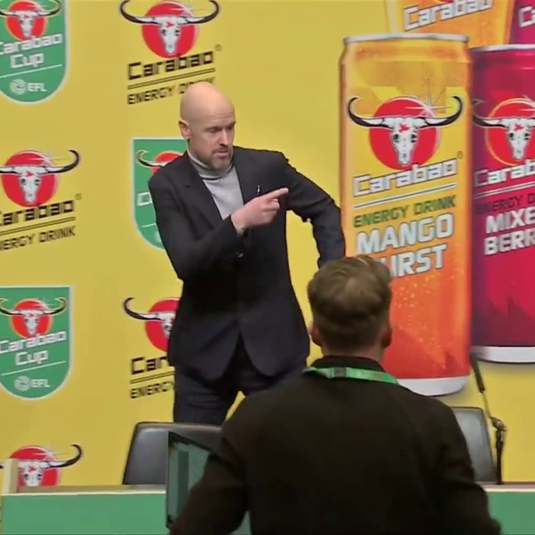 🗣️ "I can leave it, this one is in!" Erik ten Hag almost left the Carabao Cup behind after his press conference. 🤣
