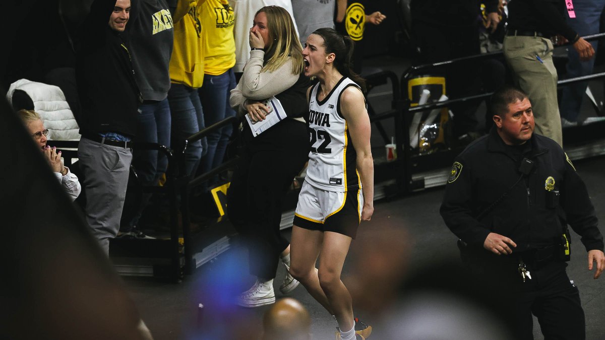Because we all need to see The Shot™ in 𝘴𝘭𝘰𝘸 𝘮𝘰𝘵𝘪𝘰𝘯. Caitlin Clark x #Hawkeyes