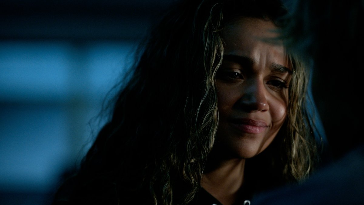 I am literally all the girls cheering in the background when JJ and Kiara kissed.