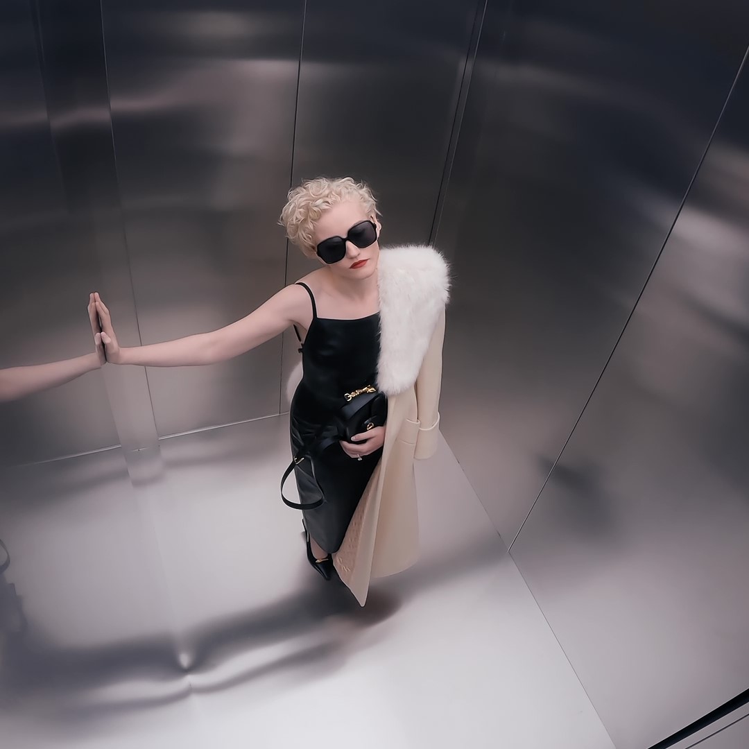 From the elevator to the runway, LORD FLACKO JODYE II, NewJeans, #JuliaGarner, Salma Hayek Pinault, #ChrisLee, #XiaoZhan, #BenedettaPorcaroli, Florence + the Machine, Halle, and MåneskinOfficial make their grand entrances in the women's Fall Winter 2023 fashion show space.
