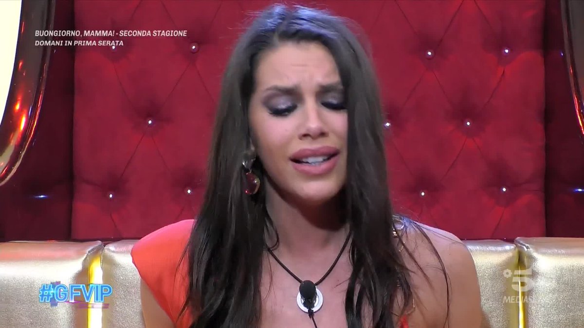 E dopo la confessione di Edoardo... Antonella è totalmente ON FIRE. 🔥 #GFVIP