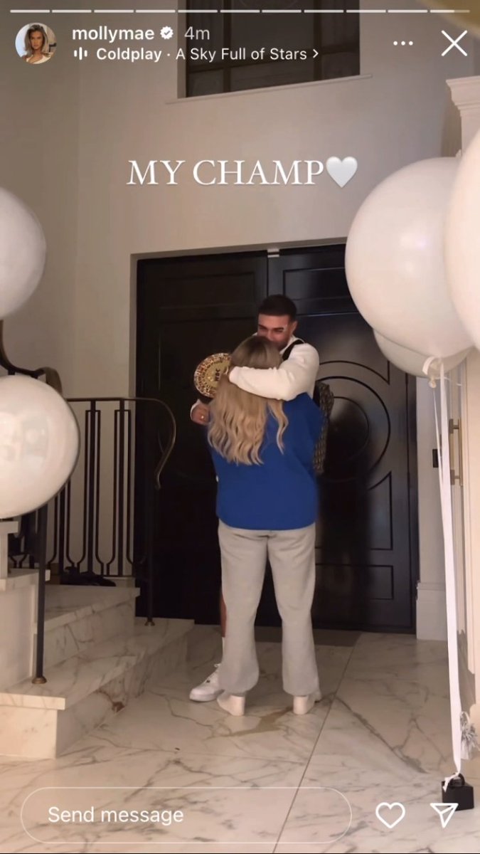 Tommy Fury arriving home to Molly-Mae Hague today after beating Jake Paul… [🎥 Molly-Mae]