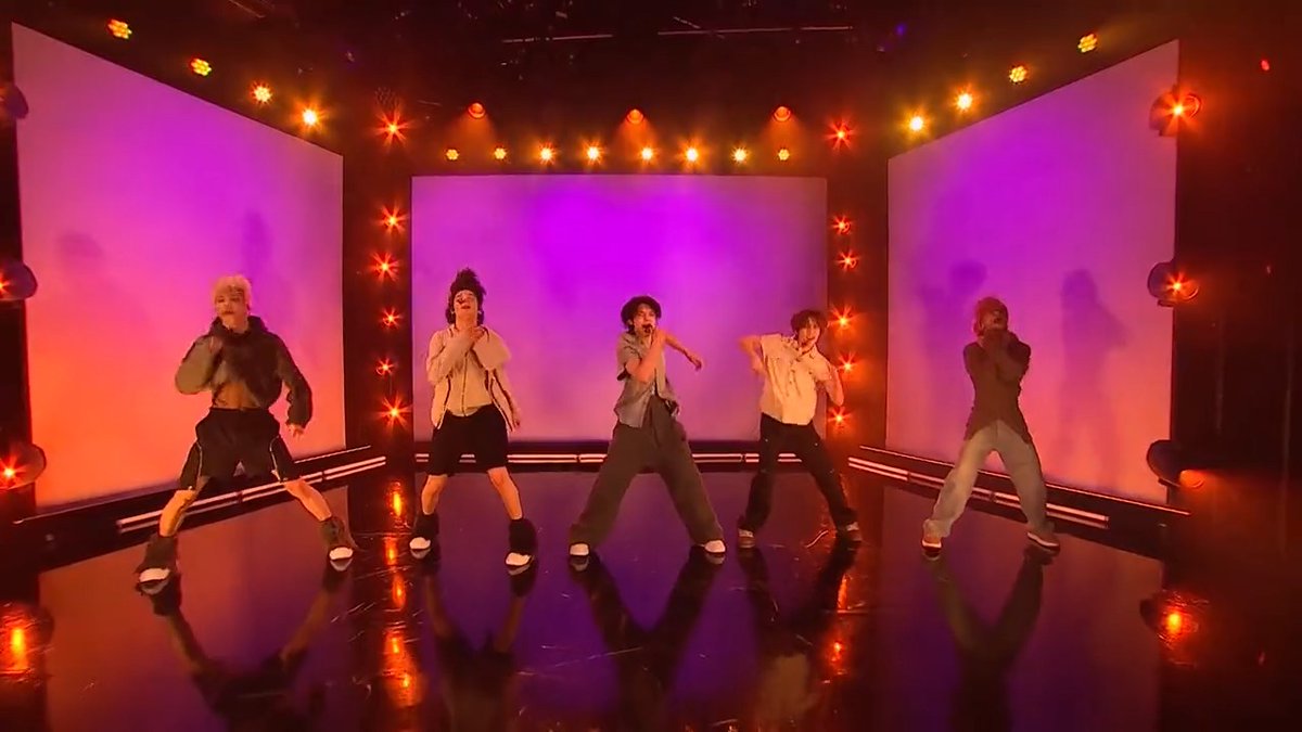 Ladies and gentlemen.... TXT OFFICIAL!!