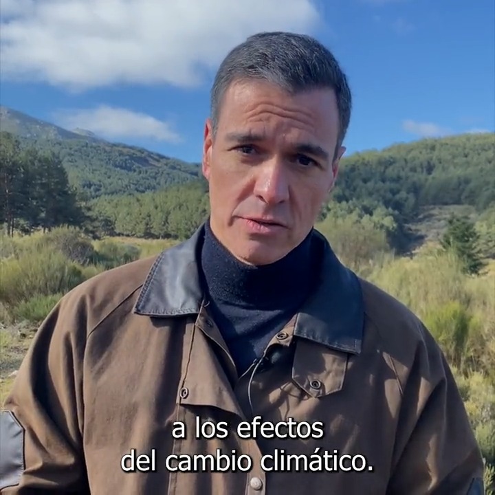 Protegemos a quienes nos protegen. Hoy damos un paso más con la aprobación en el Consejo de Ministros de la Ley de Bomberos Forestales y Agentes Medioambientales. Aseguramos un marco básico común en toda España. El fuego no entiende de fronteras.