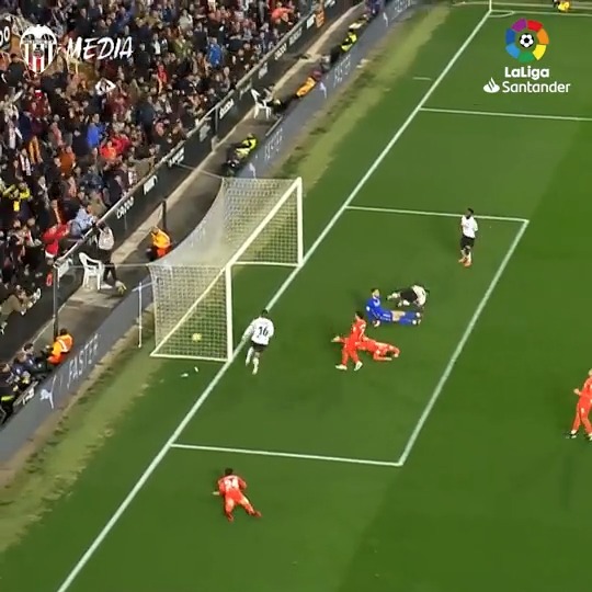 Este gol tiene un significado que solo un valencianista pude entender... 🤜🏽🤛🏽 #LaLigaHighlights #ADNVCF #CORVCF