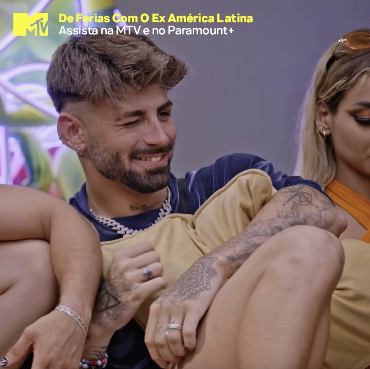 SPOILER 🚨 Ana e Michele tiram sorte grande e levam Isaac pra suíte! Leslie não acha nada bacana 👀 #DeFériasAméricaLatina HOJE, às 21h, na MTV ou assista primeiro no Paramount+ Brasil ! #ParamountPlus *VERIFIQUE A CLASSIFICAÇÃO INDICATIVA