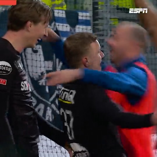 Floris van der Linden zet Spakenburg op z'n kop🙃 De grootste stunt in jaren in de maak: 1-4! #utrspa