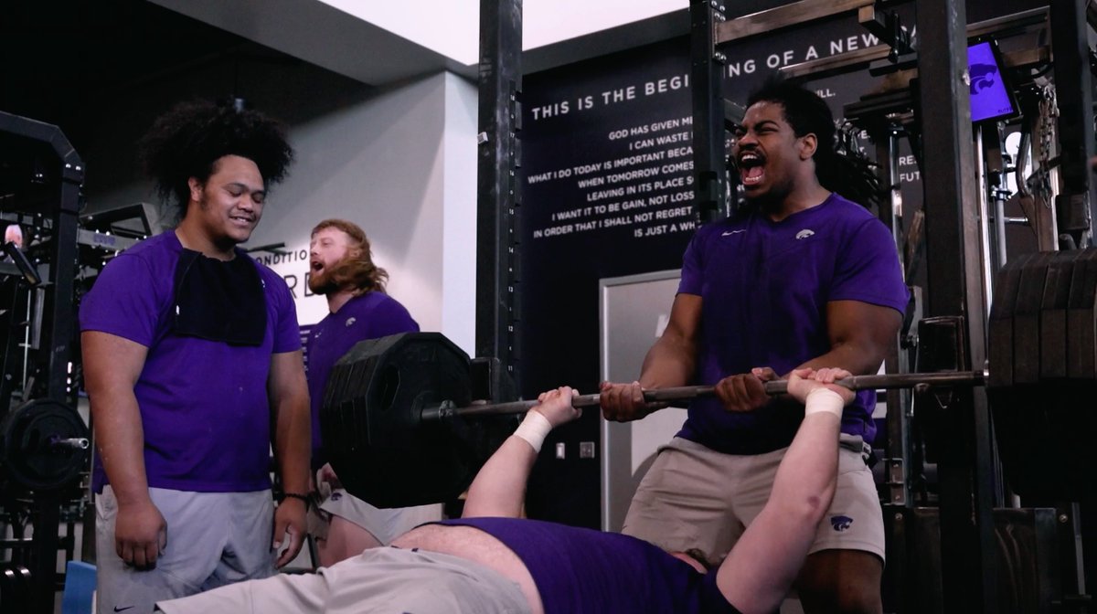 Please enjoy this clip of Michael Capria benching 405 Ibs like it's paper 😧