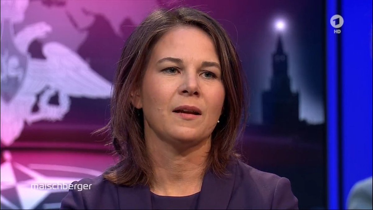 „Wir unterstützen die #Ukraine bei ihrem Recht auf Selbstverteidigung“, so Außenministerin @ABaerbock (BÜNDNIS 90/DIE GRÜNEN). Am Ende aber verhandle die Ukraine darüber, wie ein Frieden für sie aussehe. #maischberger #Verhandlungen Das Erste