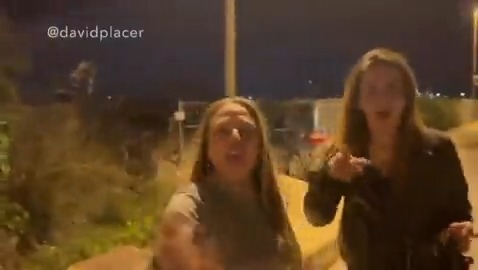 Dos españolas borrachas provocaron un accidente de tránsito en Alicante y, al darse cuenta de que la víctima es una migrante venezolana, la agredieron física y verbalmente. “Eres indígena, aquí en España eres una puta basura, eres una mierda. Yo tengo los ojos azules”.