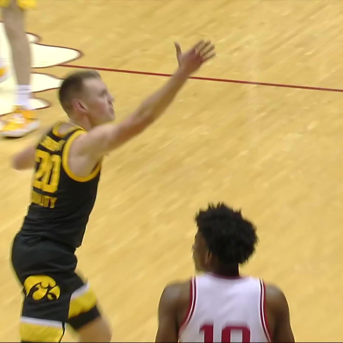 Payton Sandfort blew a kiss to the Indiana crowd and got T'd up 😅