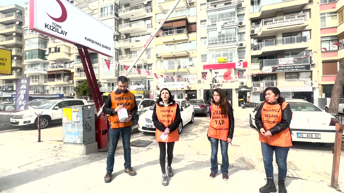📍İzmir I Karşıyaka Karşıyaka Kızılay önünden sesleniyoruz "Aranan Kızılay halka çadır satarken bulundu!"