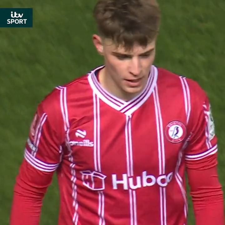 Here’s 1 minute and 27 seconds of 19-year-old Alex Scott sticking it to the Champions of England. Future England international.