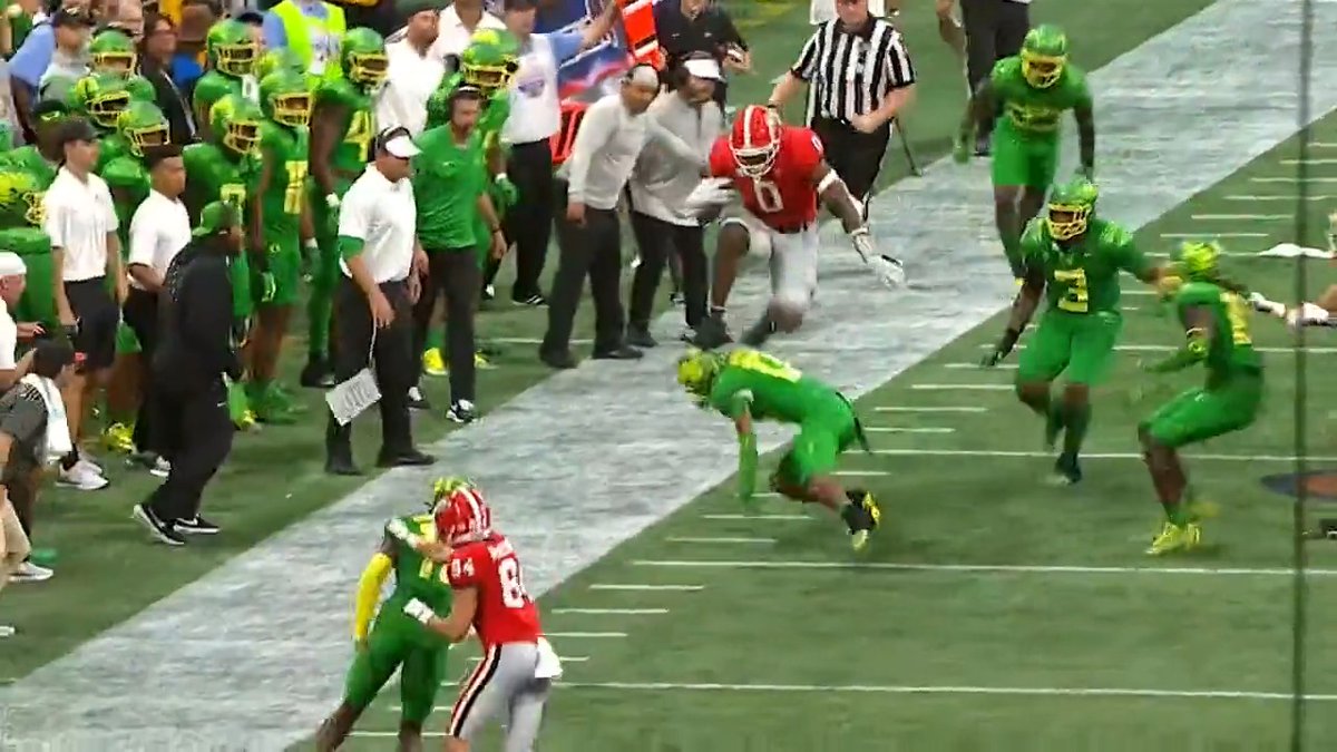TE Darnell Washington was out here hurdling dudes last year at 6'7" and 270 pounds. 😳 Georgia Football | Darnell Washington 📺: 2023 #NFLCombine begins Thursday on NFL Network 📱: Stream on NFL+