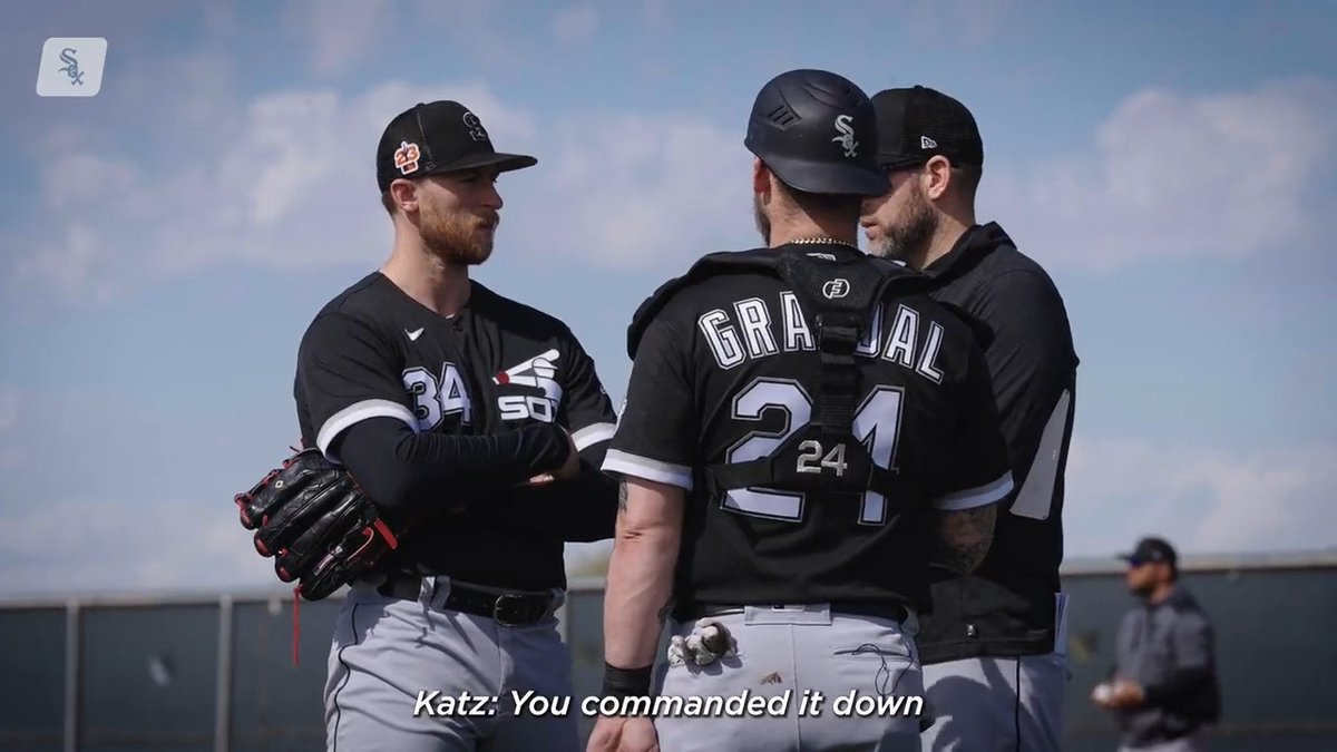 Yasmani Grandal and Ethan Katz are 𝙚𝙘𝙨𝙩𝙖𝙩𝙞𝙘 about what Michael Kopech is throwing. 👀
