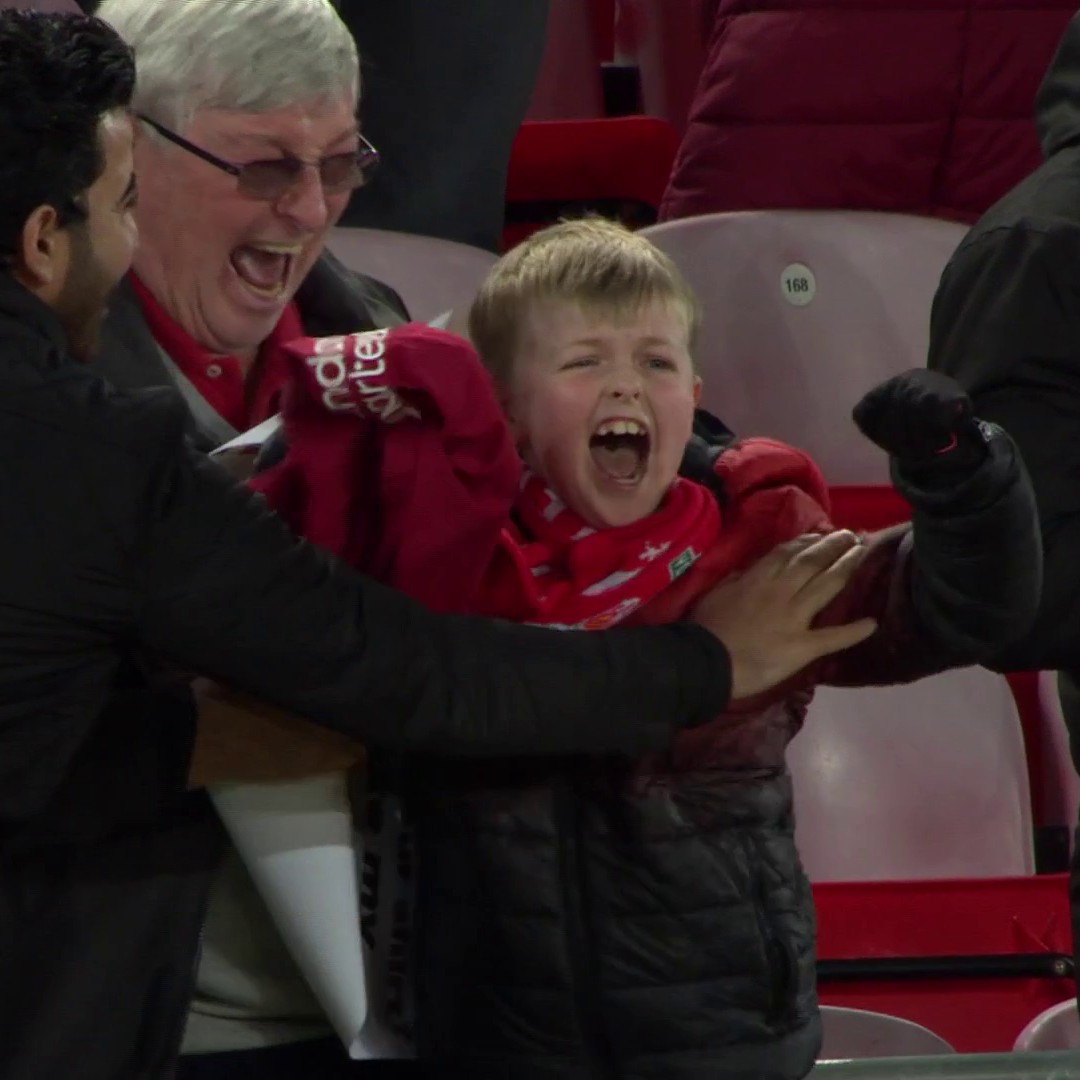 LOOK how happy he is 🥺❤️ Klopp telling Trent to give his shirt to a young fan last night...