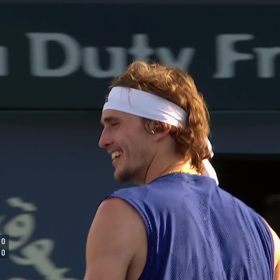 Having fun in the Dubai sun! 😎 Alexander Zverev and Sonego playing with a smile on their faces! Dubai Tennis Champs