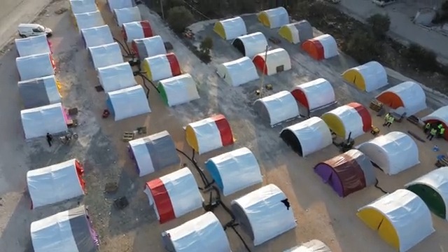 Hatay’da kurduğumuz çadır kentlerin ve erişebildiğimiz tüm depremzedelerin ihtiyaçlarını anbean gidermek için gece gündüz çalışıyoruz. Ahbaplarımızla deprem bölgelerinde varlığımızı ve desteklerimizi sürdüreceğiz. 💚 #ahbapiyilikgetirir