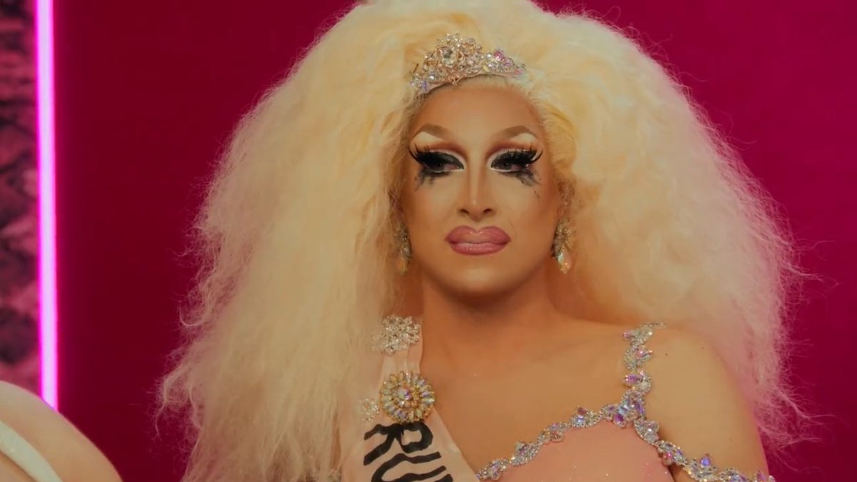 Baby, I swear it's Déjà Ru! 👀 Placements from the Crystal Ball get the girls buzzing in the Werk Room before this week’s maxi challenge! 🐝 #DragRace is all-new FRIDAY at 8/7c, now on MTV! 💄