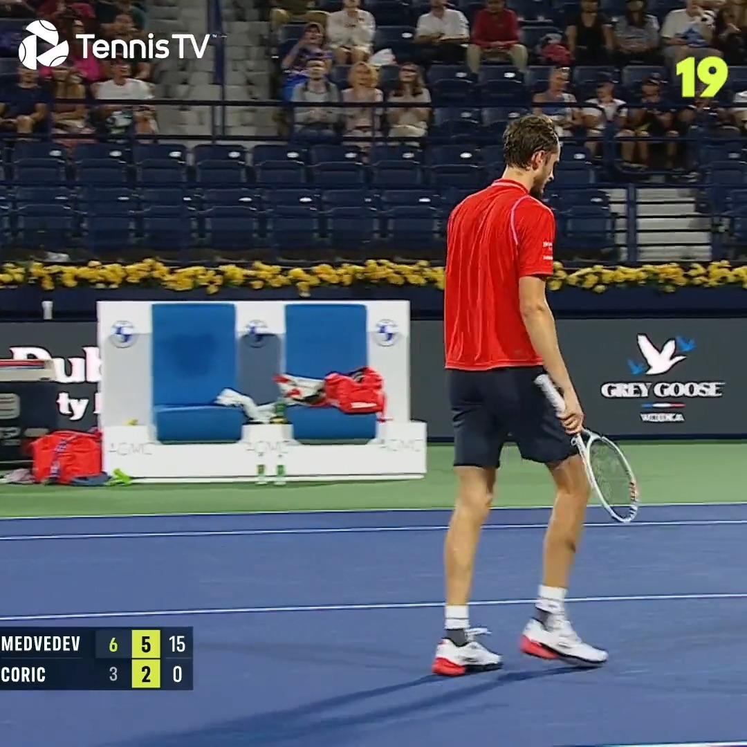 21 points IN-A-ROW 🥶 From a break down, Daniil Medvedev went God Mode at #DDFTennis...