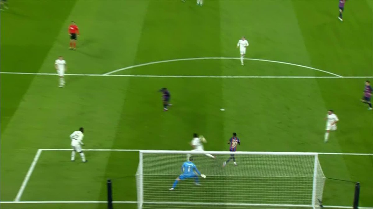 Kessie nearly made it 2-0 for Barcelona but Ansu Fati couldn't get out of the way 🤯