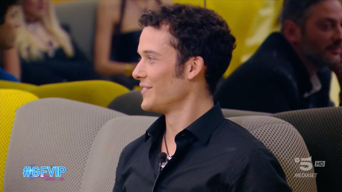 Antonella e Davide... ovviamente ai social nulla sfugge. #GFVIP