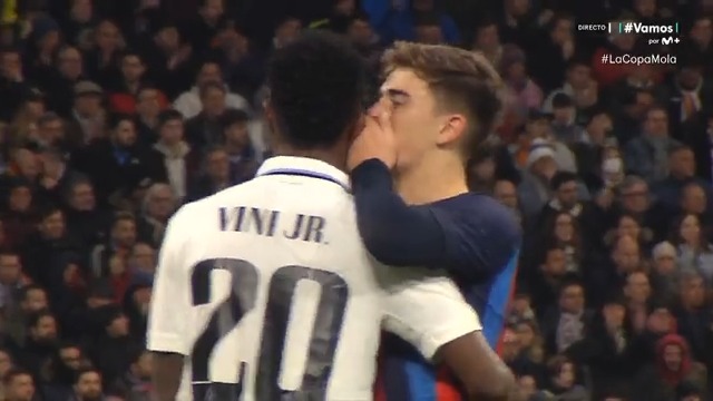 🗣️ Vinicius y Gavi. #DeportePlus #LaCopaMola