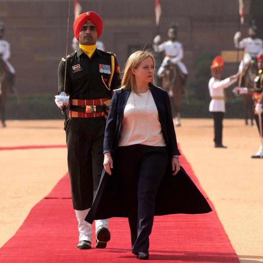 Ringrazio il Primo Ministro Narendra Modi per la splendida accoglienza in India. Un viaggio che coincide con il 75° Anniversario delle relazioni bilaterali tra le nostre Nazioni, che abbiamo elevato a Partenariato Strategico.