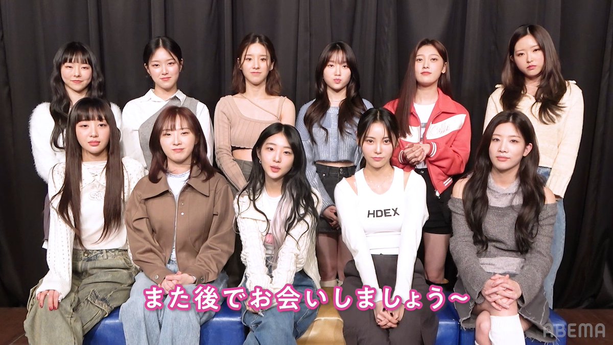 【 ついに今夜7時から 】 #LOONA ( #今月の少女 ) 初の日本単独ライブ🎤 " #LOONATHEWORLDinTOKYO " ライブ会場「物販ブース横」にて 配信チケットの購入画面提示で 100枚限定で撮り下ろしステッカーを🎁 メンバーサイン入りポスターも掲載♡ 3/3 fri 19:00 start🌙 loonatheworld_jp_official