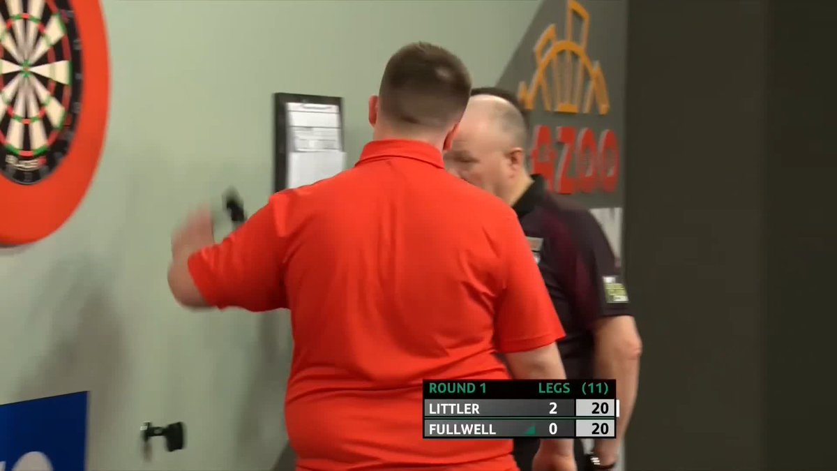 LITTLER LEADS! 16-year-old Luke Littler is in complete control of this opening tie on the Main Stage, taking the first three legs without reply and he's cruising up there... 📺 | #UKOpenDarts R1