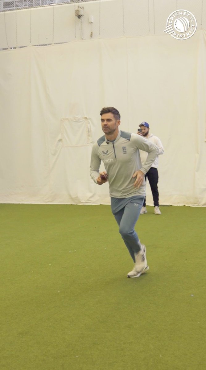"That is literally the perfect, perfect ball" When a village cricketer faced Jimmy Anderson 😲 (via Cricket District)