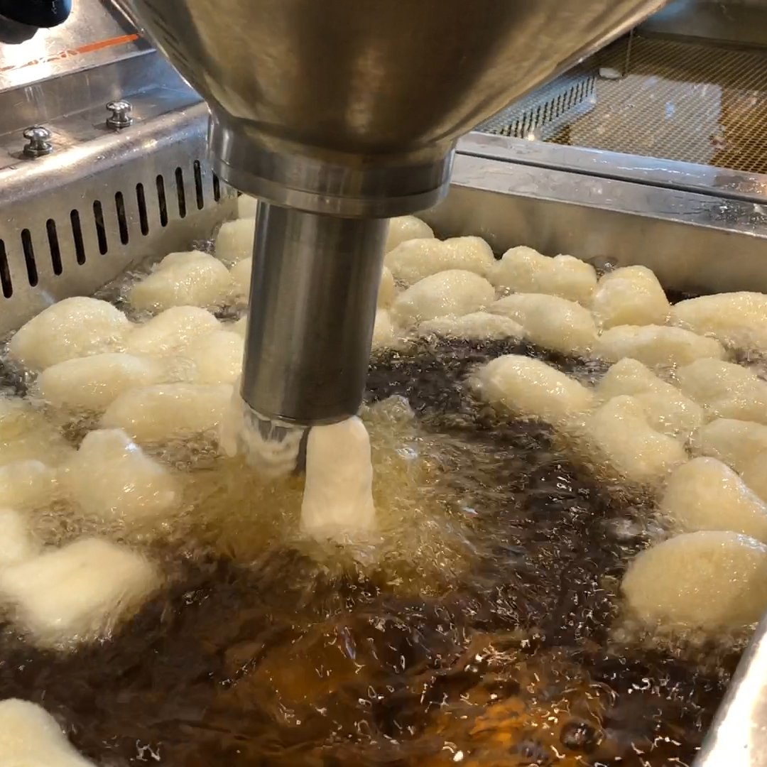 This machine pumps out perfect doughnut holes 🍩