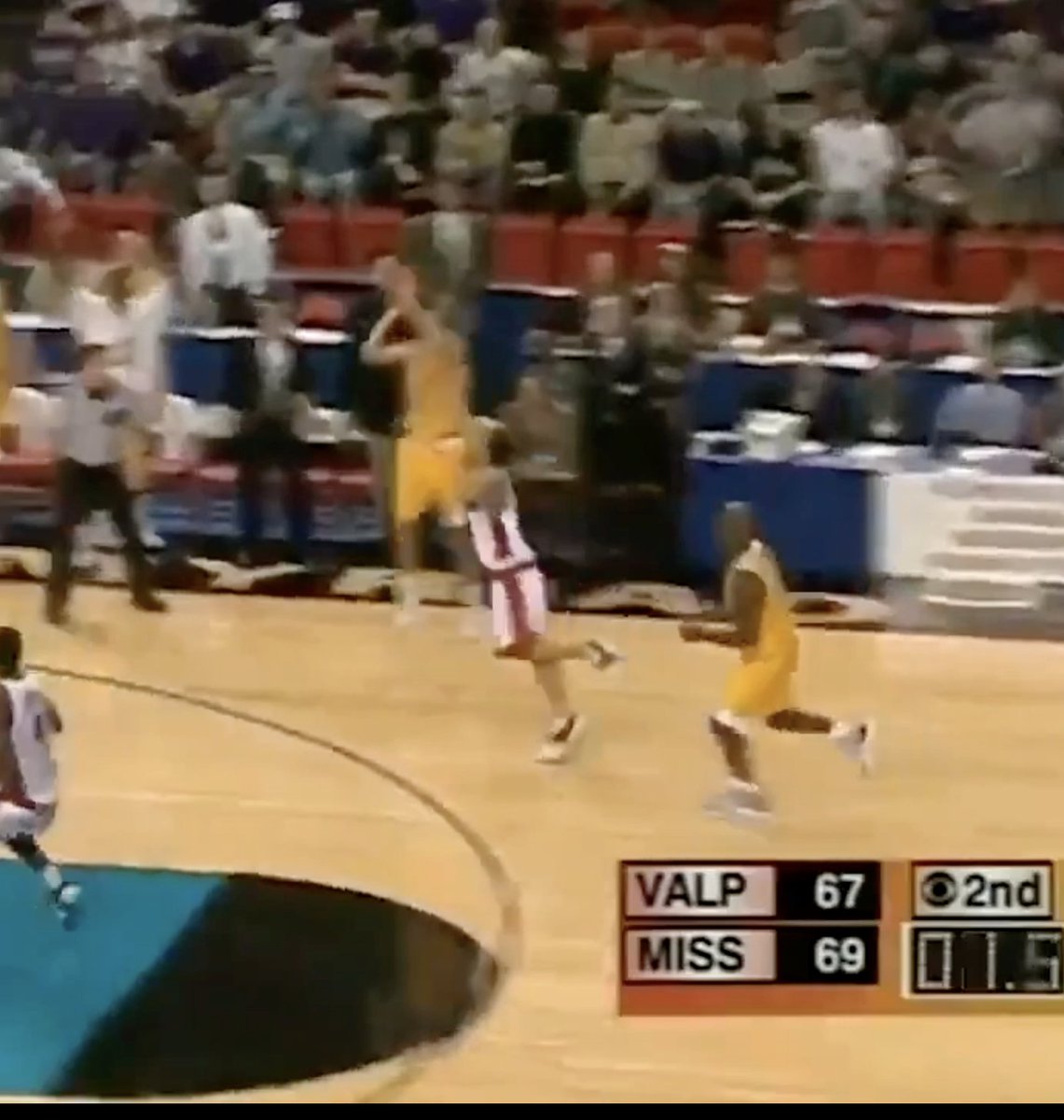 "An absolute miracle! Bryce Drew has done it for Valparaiso." 🤩 Valpo Basketball