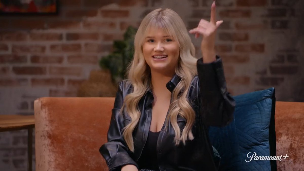 a moment of silence for Phoebe 🙏 Bailey Stender joins the girls on this week's Unpacked! They get into alllll the good stuff from "After Party" like filming those epic party scenes to an inside perspective on Phoebe's character 🤩 Watch here: