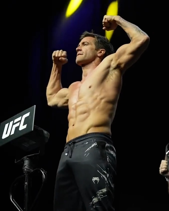 Jake Gyllenhaal filmed a scene for his upcoming Roadhouse movie at #UFC285🍿