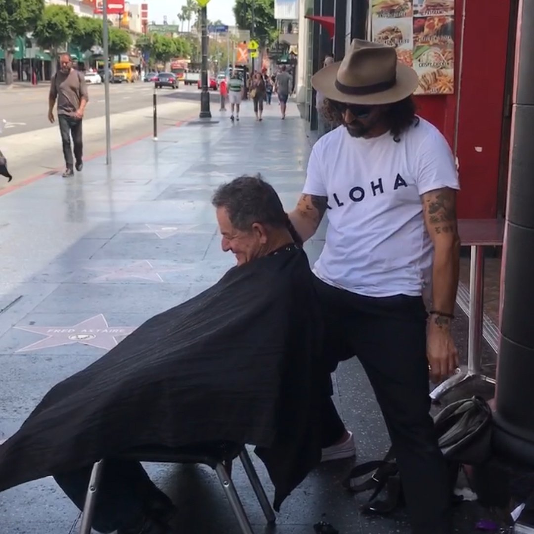 This is the best of humanity — barber gives free haircut for people in need
