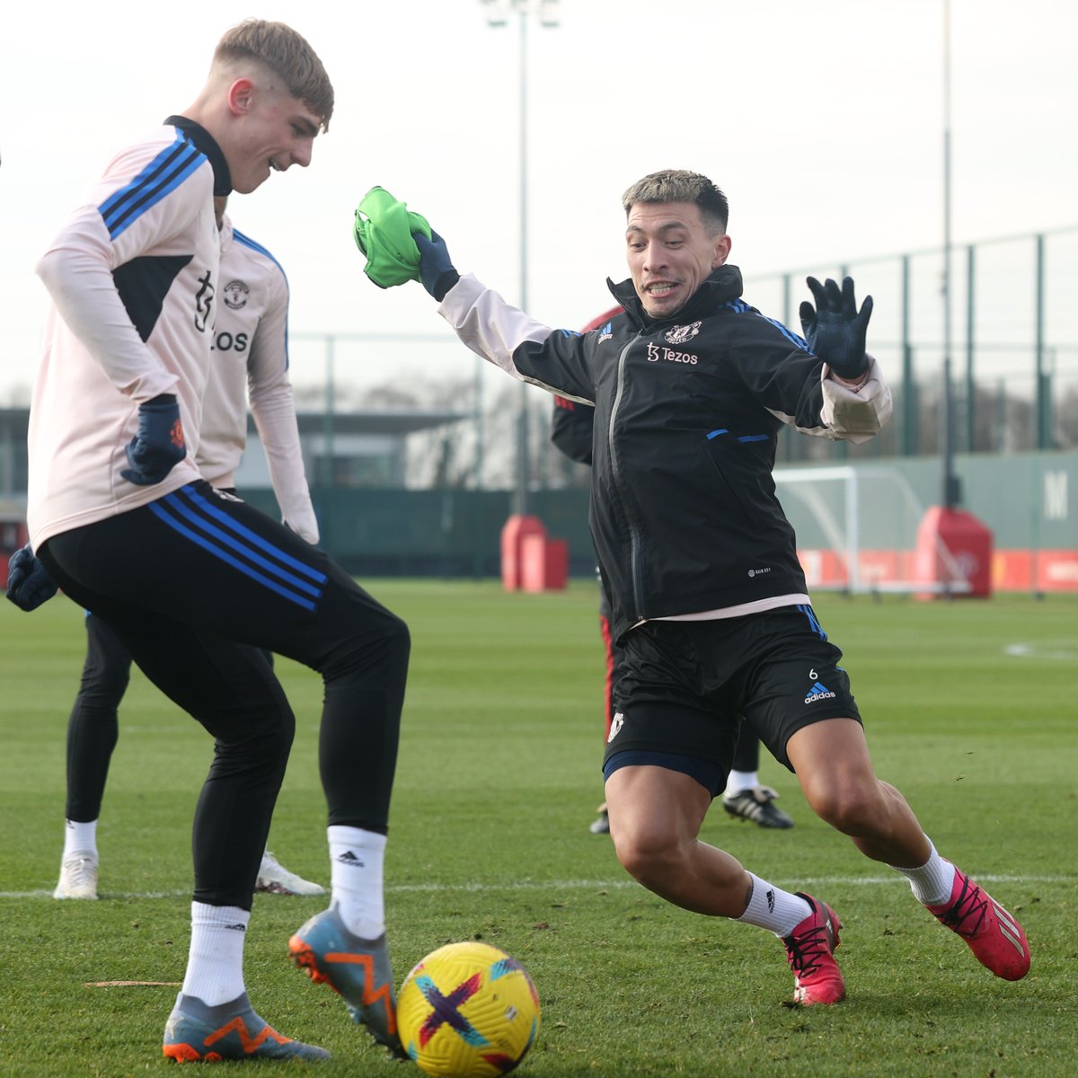 You have to love the intensity Lisandro Martinez brings to every training session 🔥 #MUFC || #LIVMUN