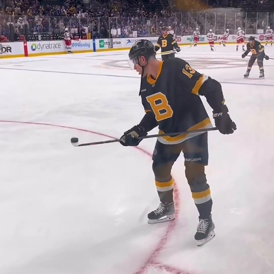 Charlie Coyle interacting with these young fans 🥺