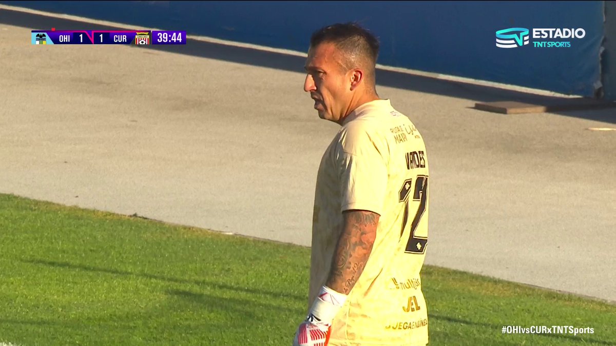 ☎️ Llamó el VAR pero no hubo penal 🔭 José Cabero recibió el llamado para sancionar este posible penal en el #OHIvsCURxTNTSports, sin embargo el juez decidió mantener su decisión.