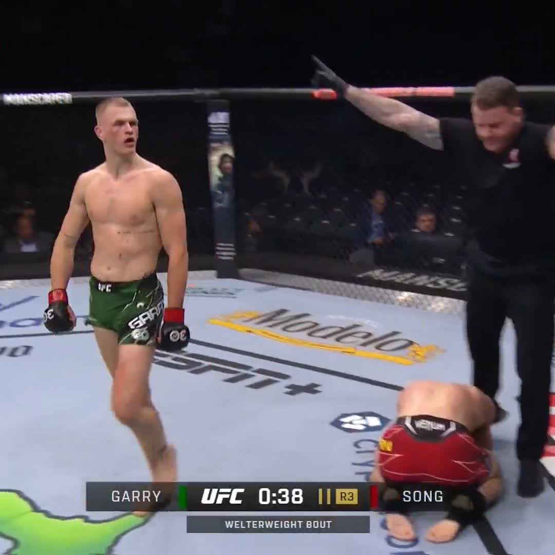 MAKE IT 11-0 FOR @IANGARRYMMA!! #UFC285