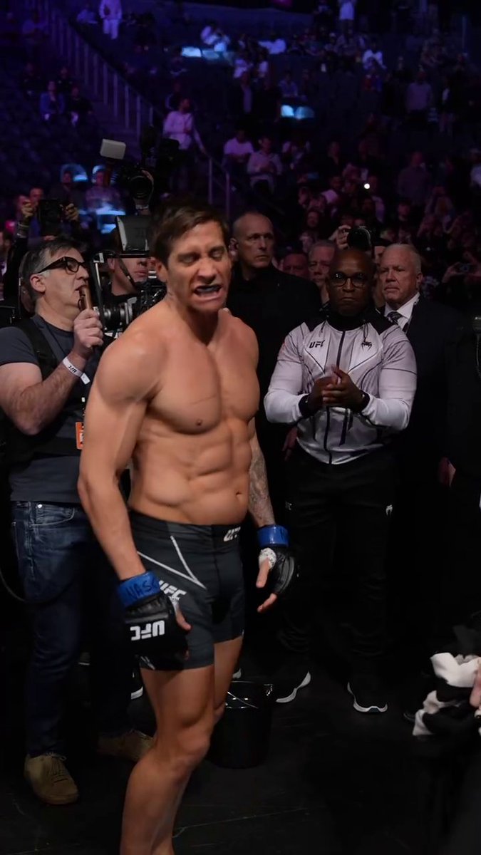 Enter: Jake Gyllenhaal ⏳ #UFC285